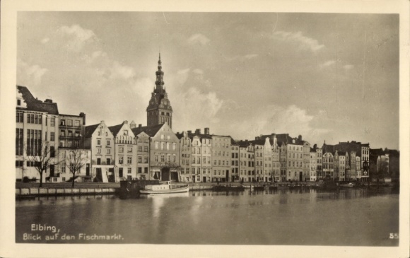 Ak Elbląg Elbing Westpreußen, Blick auf den Fischmarkt, Wasser, Gebäude, Wolken, Schwarz-Weiß