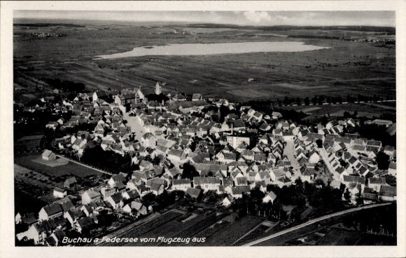 Ak Bad Buchau am Federsee Oberschwaben, Luftaufnahme von Buchau, Federsee, Wohngebäude, Landschaf
