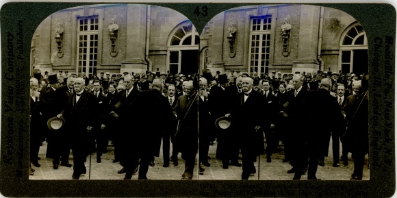 Stereo photograph Leaving the Palace of Versailles, Clemenceau, Wilson, Lloyd George