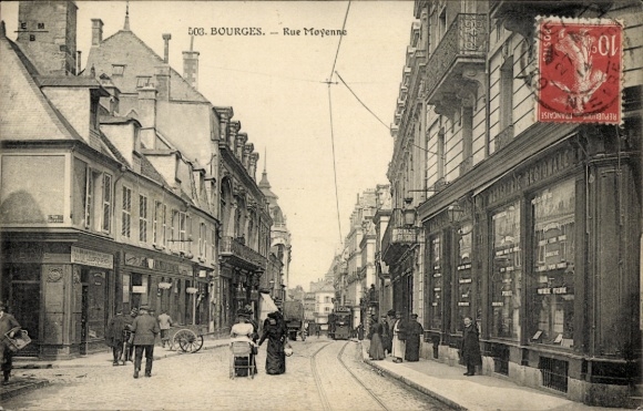 Postcard Bourges Cher, Rue Moyenne, street view, , people, horse-drawn carriages