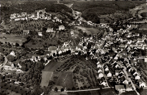Ak Aach im Hegau, Luftaufnahme von Aach, grüne Landschaft, Häuser, sanfte Hügel