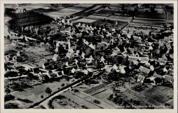 Ak Hausen (bei Forchheim) in Oberfranken, Luftaufnahme, Dorfansicht, typisch ländliche Architektu