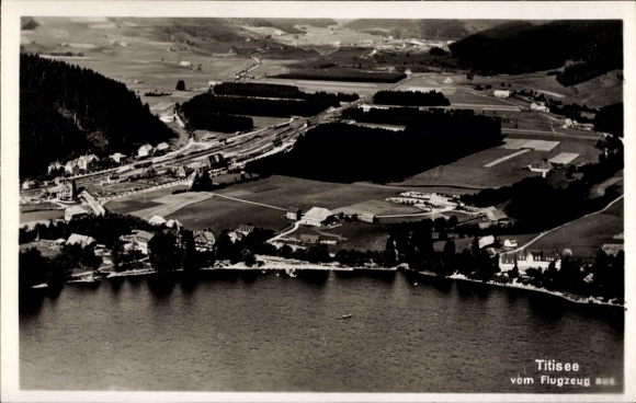 Ak Titisee Neustadt im Breisgau Hochschwarzwald, Fliegeraufnahme