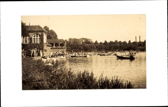 Photo Hamburg North Winterhude, lot in the city park, rowing boats