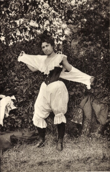 KP Parisiennes fin de siecle, kobieta w bieliźnie, portret