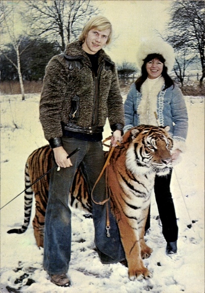 Postcard Oliver and Betty from Geier Circus Busch-Roland with tigress Inka