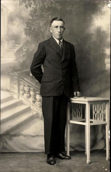 10 old photo PC men, various motifs