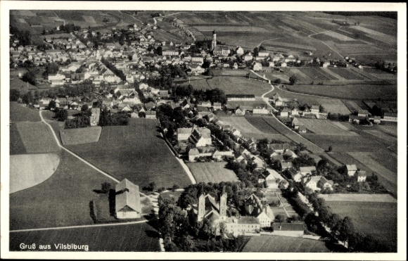 Ak Vilsbiburg in Niederbayern, Luftaufnahme von  Stadtansicht, Felder, Gebäude