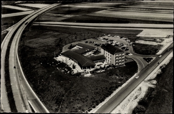 Ak Kassel, Blick auf Autobahn Rasthaus von Herbert Henkel, Fliegeraufnahme