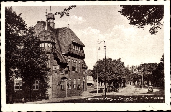 Postcard castle on the island of Fehmarn, town hall, market square
