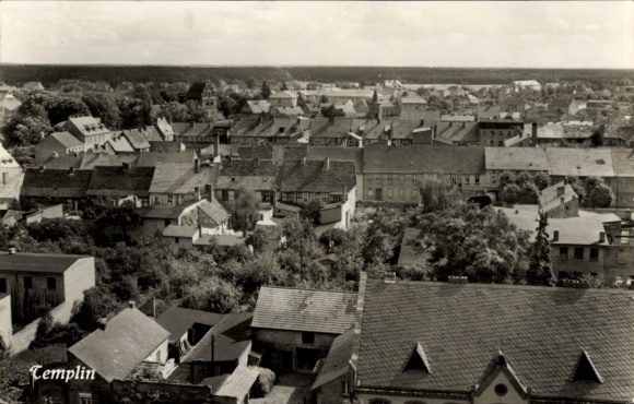Ak Templin in der Uckermark, Blick auf  viele Häuser, grüne Bäume, weite Landschaft