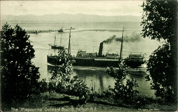 Postcard Nelson New Zealand, steamship Mapourika