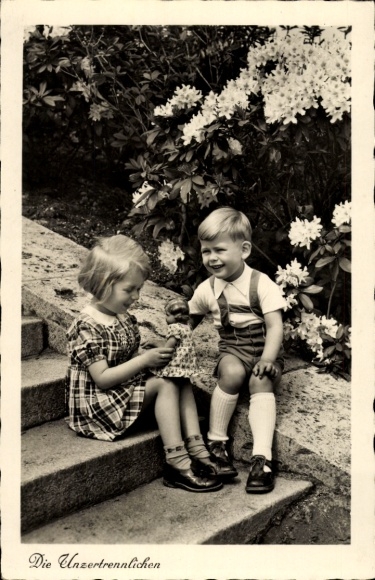 Ak Unzertrennliche, Kinder, Liebespaar, Puppe