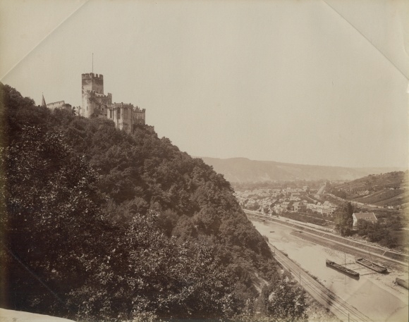 Zdjęcie Lahnstein w dzielnicy Rhein Lahn, zamek Lahneck i Niederlahnstein, statki żeglugi śródlądowej