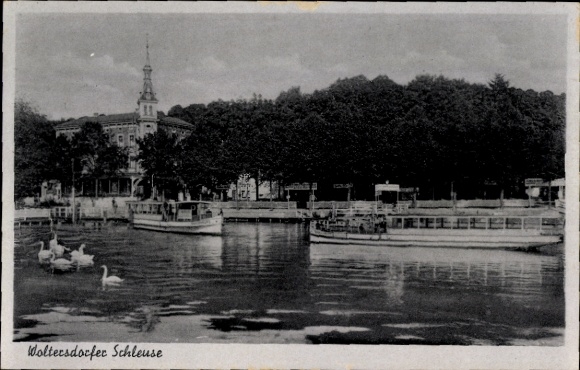 Ak Woltersdorf bei Berlin, Woltersdorfer Schleuse, Schiffe, Turm, Schwäne