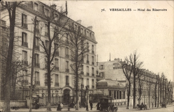 Picture Versailles Yvelines, Hotel des Réservoirs, street view, trees, cars