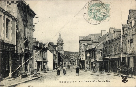 Ak Combourg Ille et Vilaine, Straße mit Häusern, Kirche im Hintergrund, Poststempel