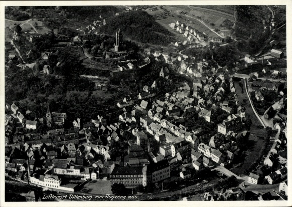 Ak Dillenburg in Hessen, Luftaufnahme von  Flugzeugsicht,  Architektur