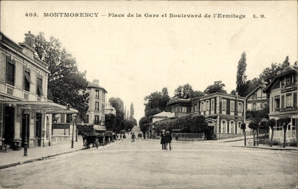 Ak Montmorency Val d’Oise, Platz der Gare, Boulevard de l'Ermitage, Häuser, Bäume, Spaziergänger