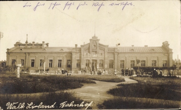 foto Ak Valka Walk Livonia Letland, treinstation