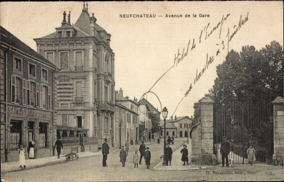 Ak Neufchâteau Lothringen Vosges,  Avenue de la Gare, Cafe L'Agriculture, Hotel de l'Europe