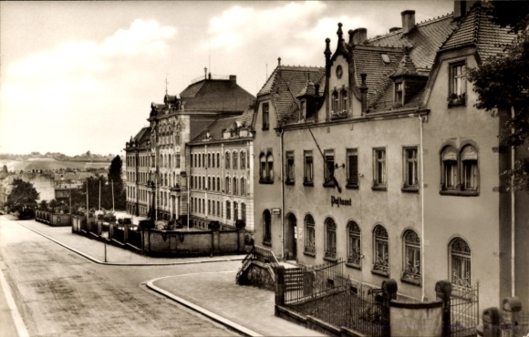 Ak Hartha Mittelsachsen, Post und Schule, Straßenansicht
