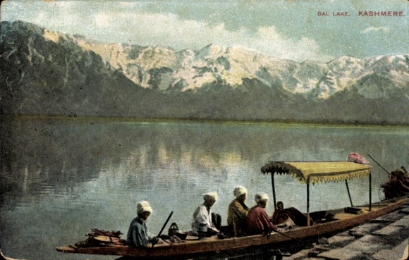 Ak Srinagar Kashmir Indien, Dal Lake, Kashmere, Berglandschaft, Boot mit Passagieren, ruhige W...