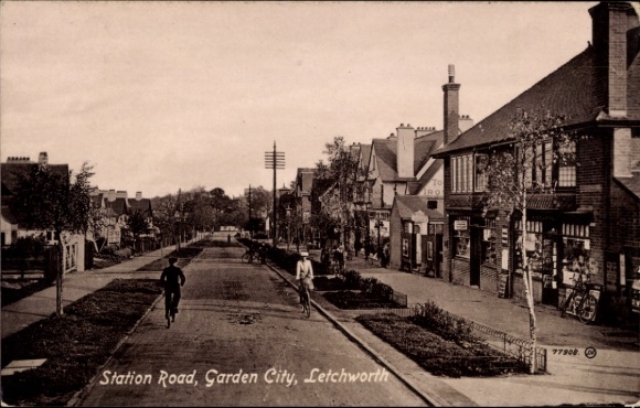 Ak Letchworth Garden City East England, Bahnhofstraße