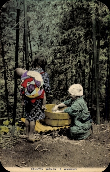 Postcard Japan, Japanese costume, women washing clothes, children