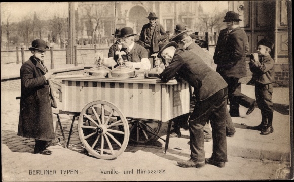 Postcard Berlin, vanilla and raspberry ice cream, stand, dealer