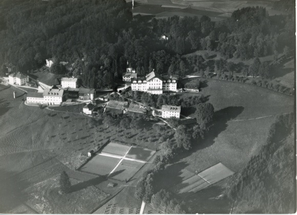 foto Adelholzen Siegsdorf in Opper-Beieren, luchtfoto