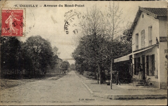 Ak Couilly Seine et Marne, Avenue du Rond-Point, Landschaft, Gebäude, Bäume, Straßenansicht, 
