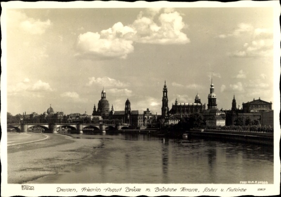Ak Dresden Altstadt, Frauenkirche, Hofkirche, Schloss, Friedrich August Brücke, Brühlsche Terrasse