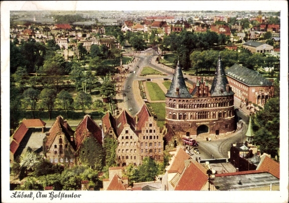 Postcard Hansestadt Lübeck, Am Holstentor, building, green surroundings, street view