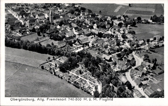 Ak Obergünzburg im Allgäu, Luftaufnahme,  Allgäu, Wohnhäuser, Landschaft