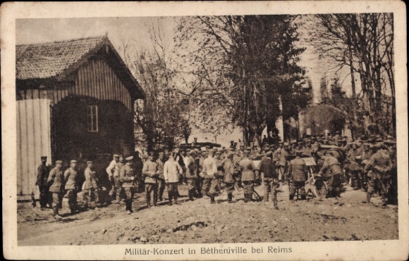 Ak Betheniville Marne, Militär-Konzert, Soldaten, Bäume, Gebäude