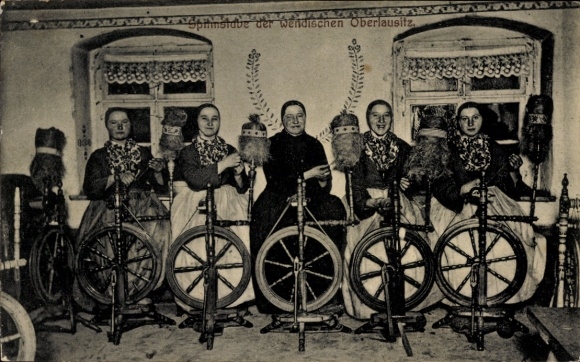 Postcard spinning room of the Wendish Upper Lusatia, traditional costumes