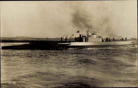 Photo Postcard Dutch submarine, O 19