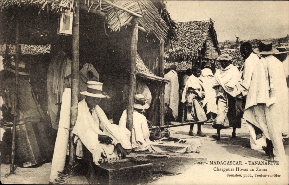 Postcard Tananarive Madagascar, Changeurs Hovas au Zoma, Money Changers, Market