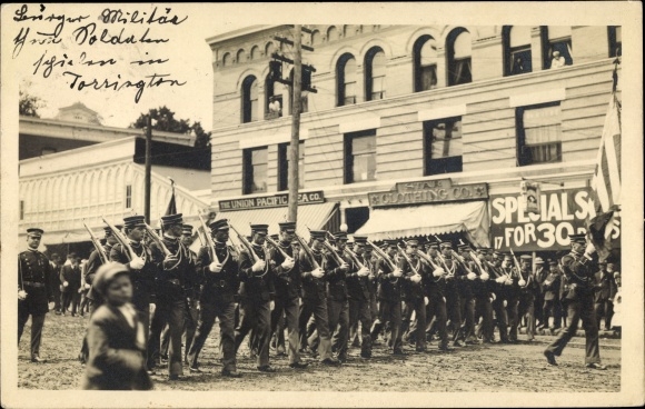 Foto Ak Torrington Connecticut VS, militaire parade, Amerikaanse soldaten