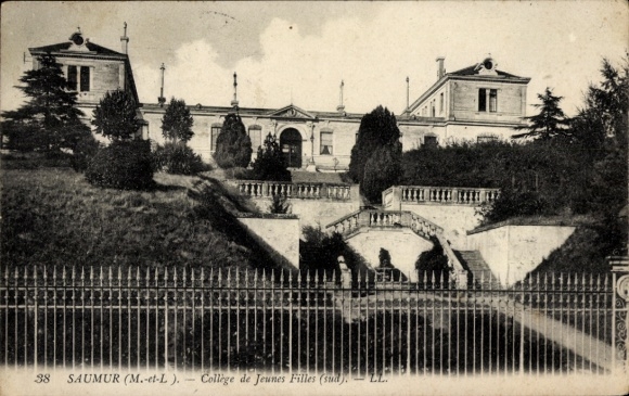 Postcard Saumur Maine et Loire, front view of the Collège de Jeunes Filles, garden, stairs, fences