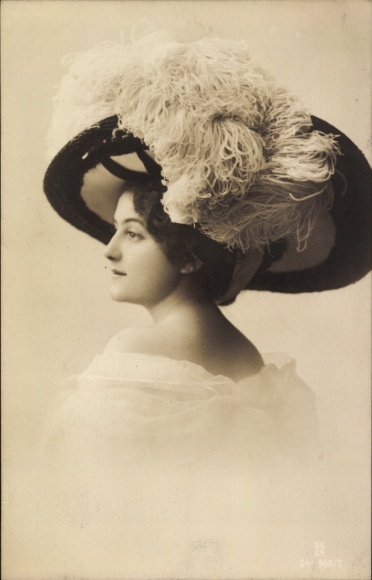 Postcard Young woman with hat, portrait, profile view