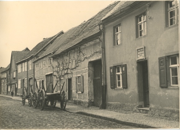Photo Treuenbrietzen in Brandenburg, street scene, wagons, March 2, 1941