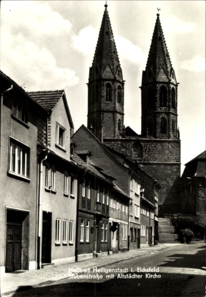 KP Heilbad Heiligenstadt Eichsfeld Turyngia, Schulstraße, Kościół Staromiejski, rząd domów, dwa T