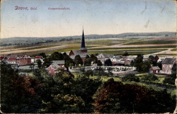Ak Drove Kreuzau in de Eifel, algemeen uitzicht, kerk