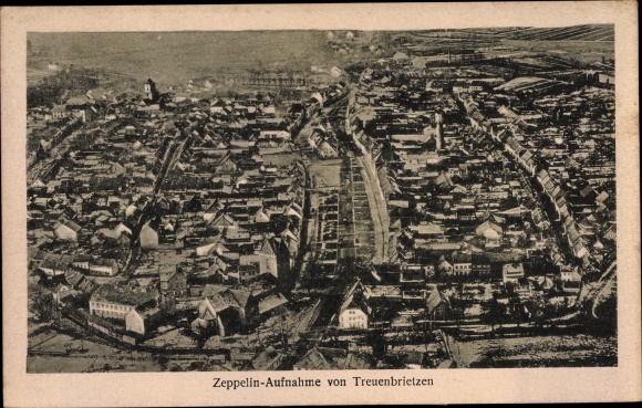 Postcard Treuenbrietzen in Brandenburg, Zeppelin recording, aerial photo
