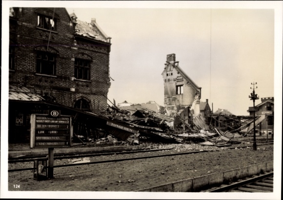 Photo Tongres Tongeren Flanders Limburg, railway station, war damage, May 1940, WWII