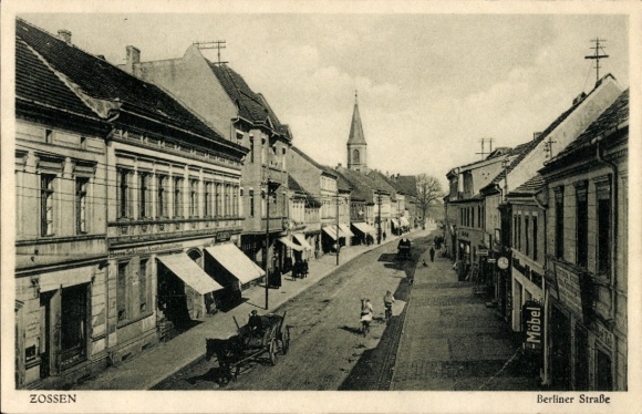 Postcard Zossen in Brandenburg, view of Berliner Straße, old buildings, horse-drawn carriages, awnings
