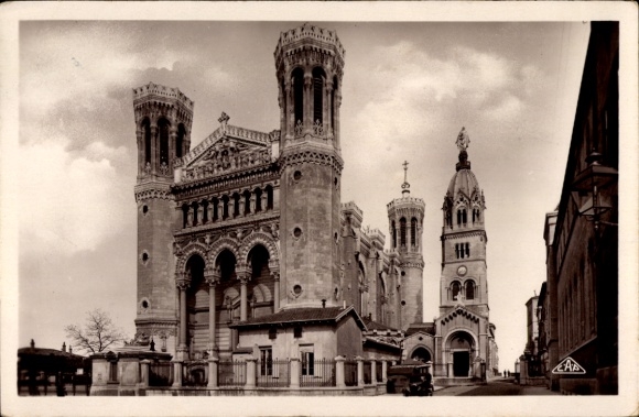 Ak Lyon Rhône, Historisches Gebäude, Türme, Wolken, Schwarz-Weiß-Foto