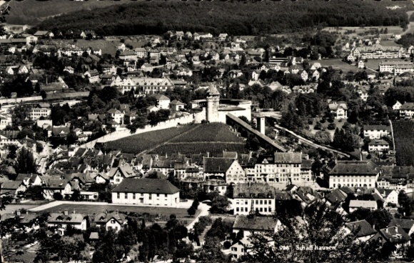 Ak Schaffhausen am Rhein Schweiz, Blick auf  Stadtmauer, Festung Munot, Landschaft